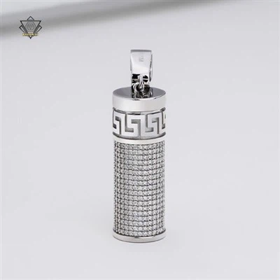 มีจี้สำหรับผู้ชายที่มีดีไซน์เกี่ยวกับวรรณกรรมบ้างไหมคะ?